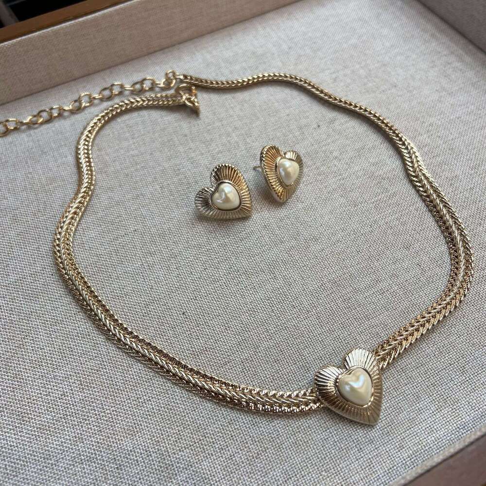 Original Light Titanium Heart-shaped Earrings Mother-of-pearl Collarbone Chain Vintage Old Money Style Necklace Melad S925 Silver Needle Earring Stud 