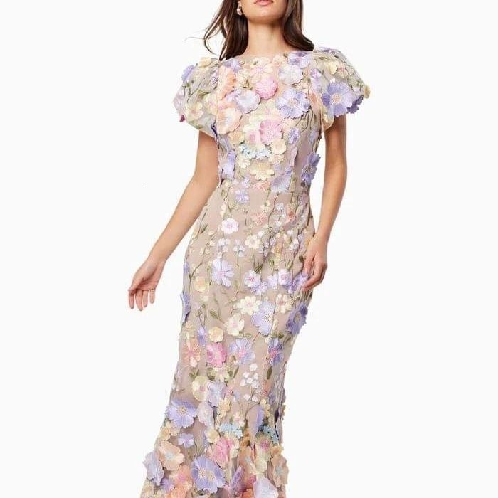 2025 Spring New Light Luxury Round Neck Embroidered Three Dimensional Flower Bubble Sleeve Mid Length Dress with Hip Wrapping Skirt