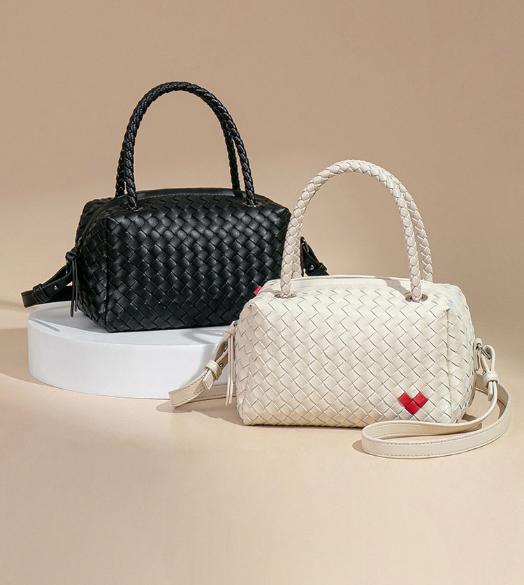 2025 Fashion Style Love Knitted Pillow Bag Casual Boston Handbag for Women Large Capacity Single Shoulder Crossbody Bag