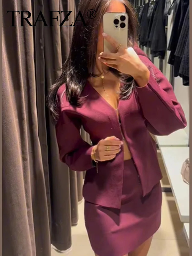 TRAFZA Autumn Slim Skiing Set Wine Red Solid Vneck Long Sleeve CardiganOne Line Mini Sleeveless Roupas Leisure Street 250403