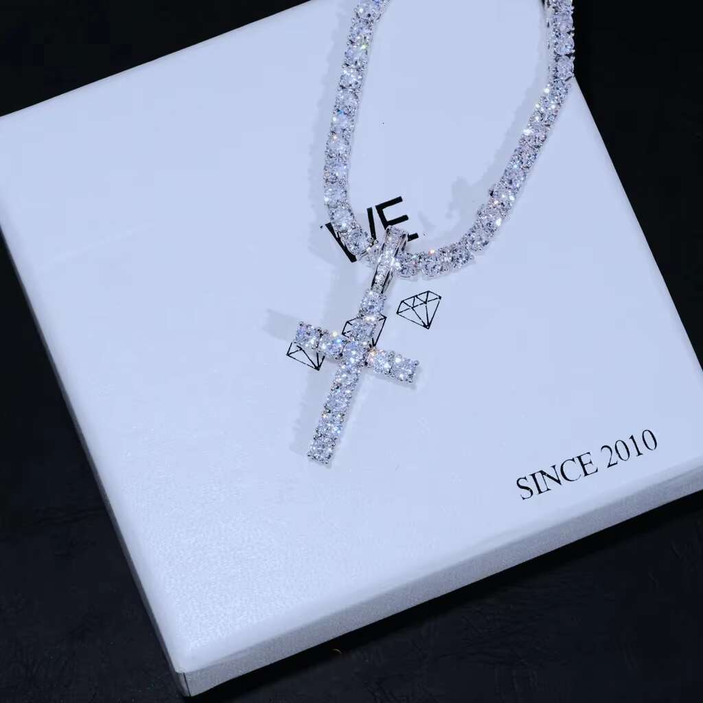 Fashion 925S VVS MOISSANITE CRUCIFIX NECKLACE