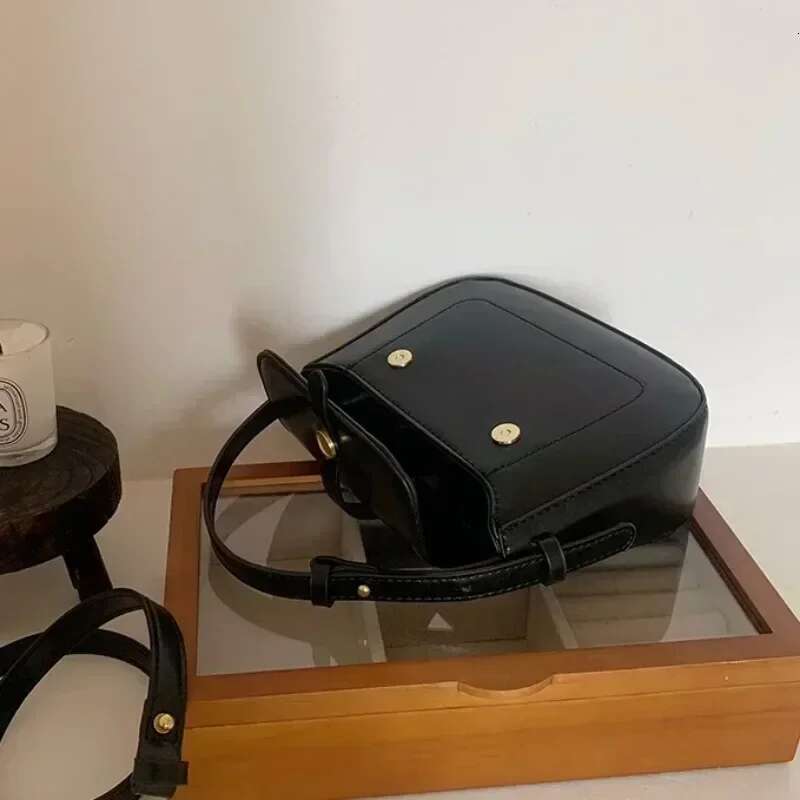 2025 Korea Style Niche New Retro Women's Bag Elegant All-Match Small Handbags Trendy Shoulder Underarm Hobo Designer Bags