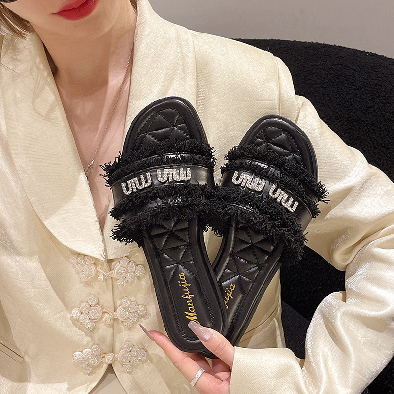 designer shoes 2025 new Women's flat French style small fragrant flat one-word flip-flops with rhinestones and versatile beach slippers for outdo