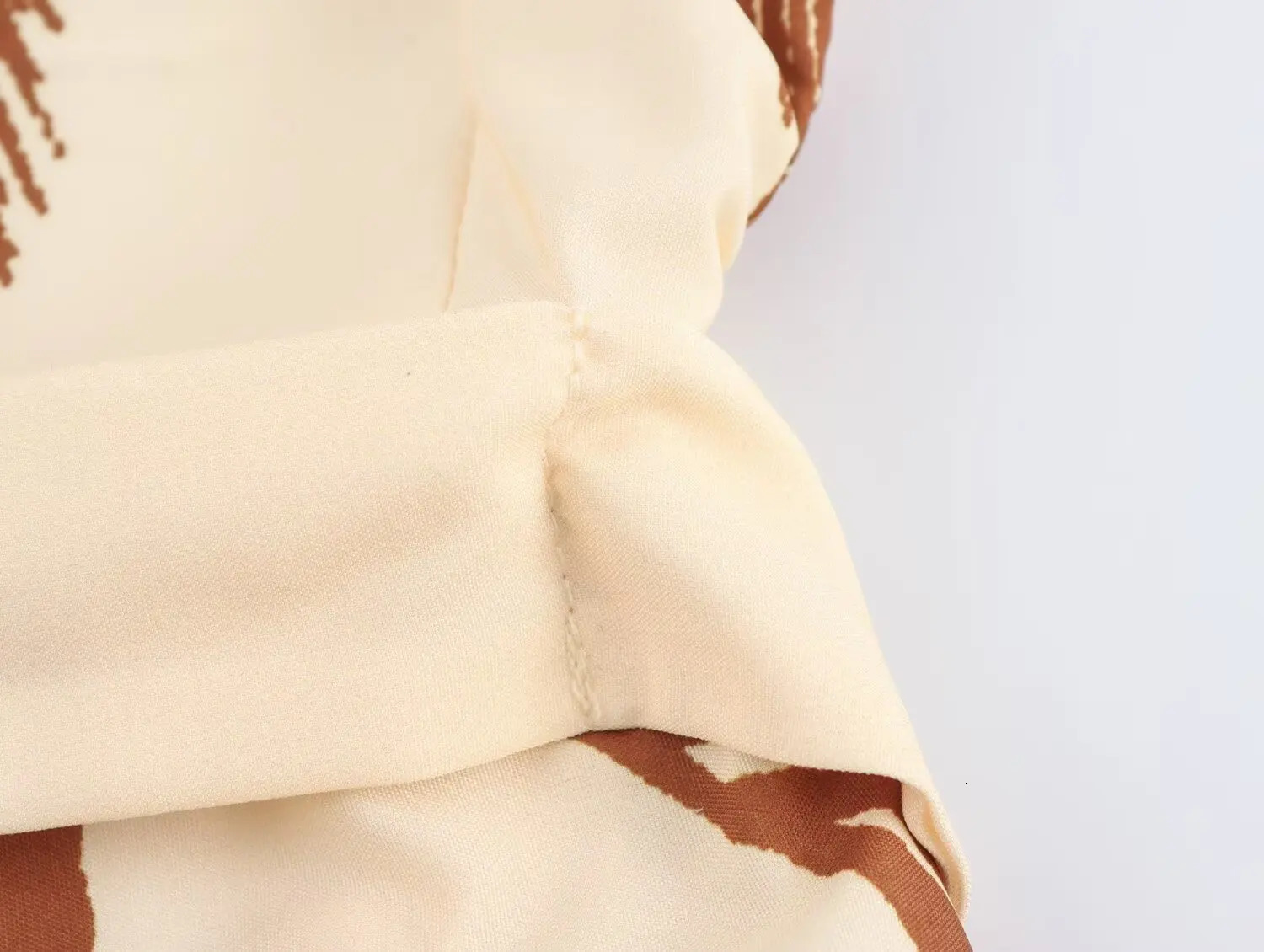 Ladies Maxi dress with tropical plant print and waistband suitable for summer vacation beach wear in 250401