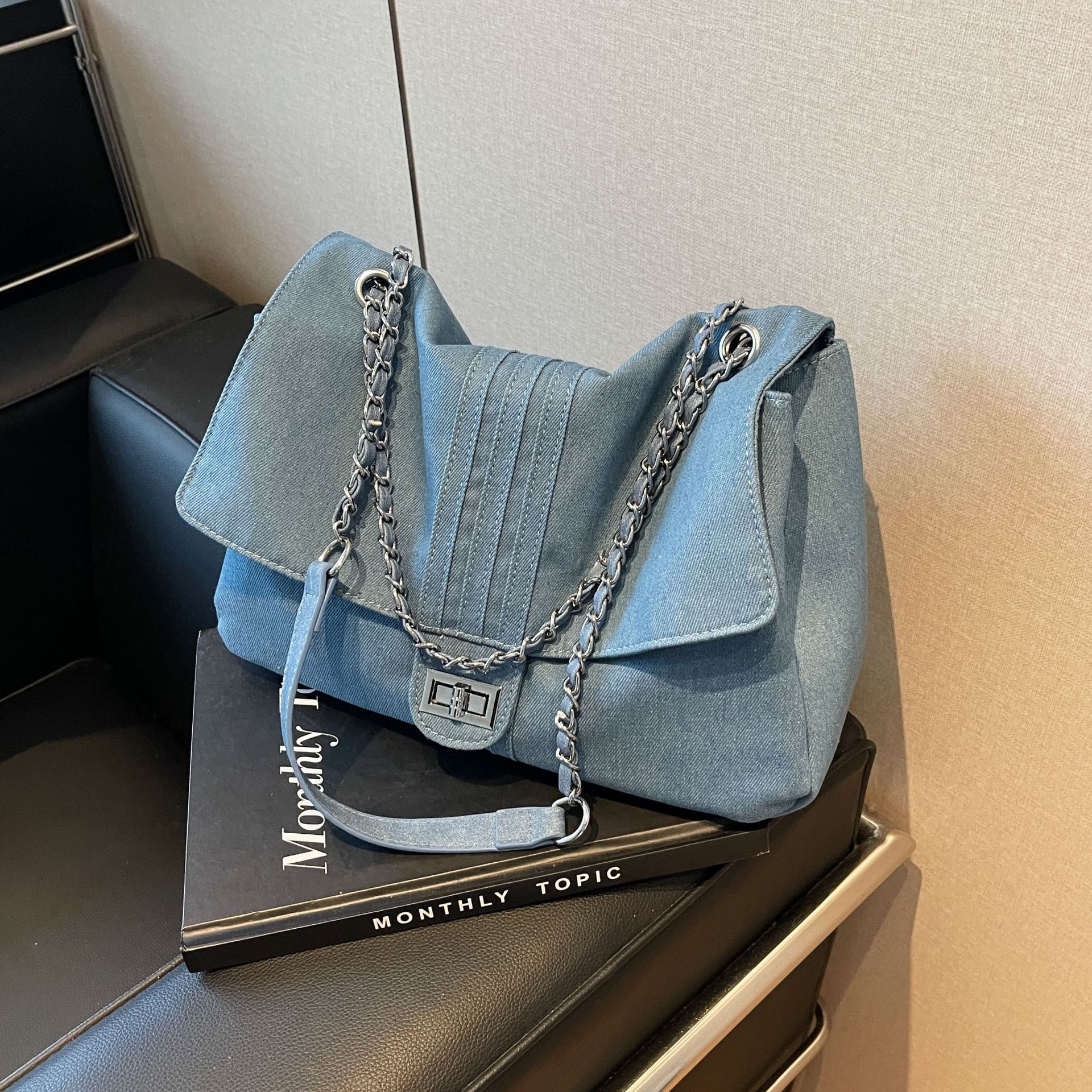 2025S Designer Women S Bag Cowboy Cloth Women New Fashionable Large Capacity Portable Shoulder With A High End Feel For Work And Commuting Tote Bag