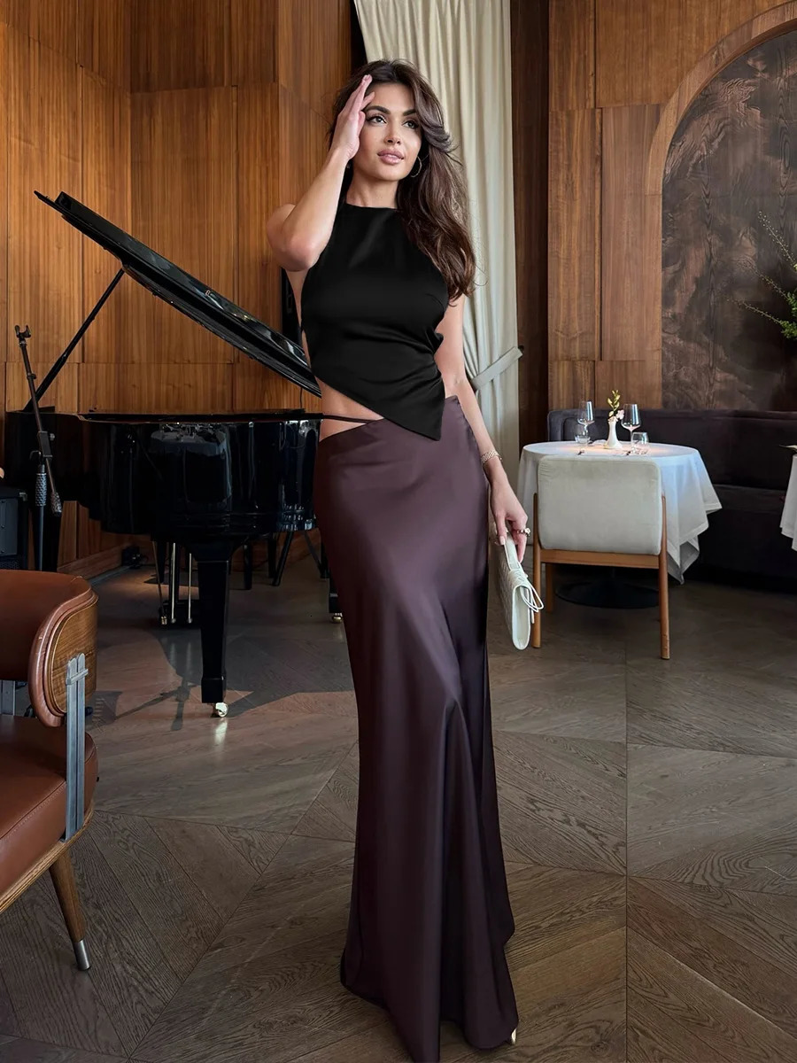 Solid color halterneck bandeau top long skirt Europe and the United States summer shoots sexy backless womens clothing 250402