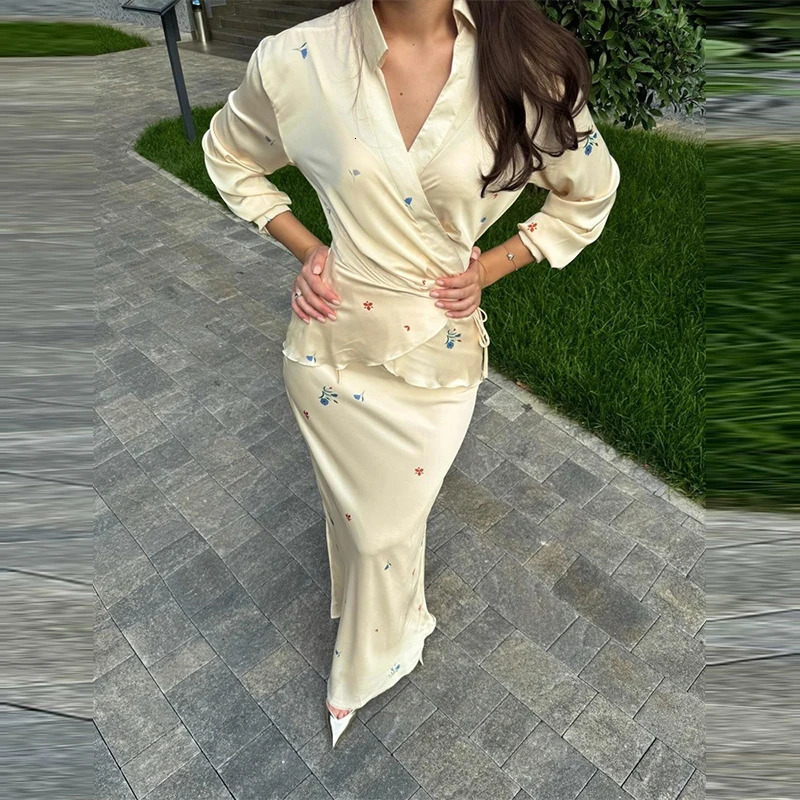 Elegant satin long sleeved lace top half leather set temperature ultra-thin commuting 2-piece set casual printed packaging hip skiing suit 250402