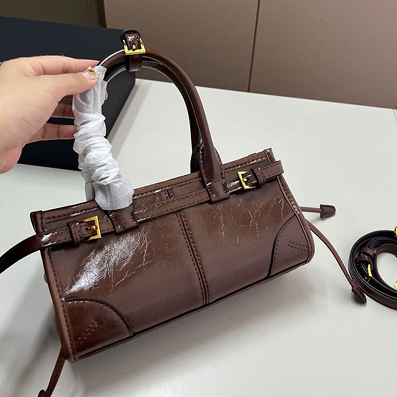 Luxury designer bags womens shoulder bags high-end handbags practical crossbody bags high-quality genuine leather bags retro tote bags fashionable commuting bags