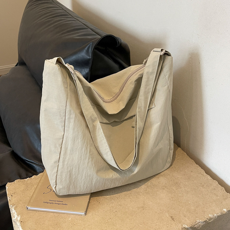 2025S Designer Women S Bag Large Capacity Tote For Women New Fashionable And Simple Casual Crossbody Bag Student Class Single Shoulder Bag