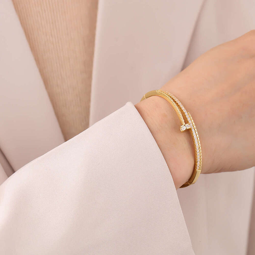 Bracelet Designer Luxury bangle Niche Jewelry High End Zircon Wedding Evening Party Studded Open Cuff Bracelets copper plated with 18K gold Festival v