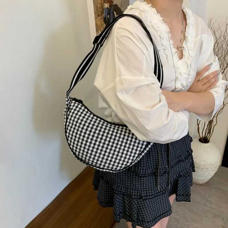 Designer Inspired Womens Messenger Bag In Genuine Leather Luxury Brand Famous Classic Elegant CrossbodyW251106