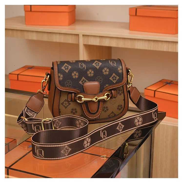 2025High - End Womens Bag Retro Saddle Bag with Fashion - Printed Small Square Design Versatile Shoulder and Crossbody BagW251106