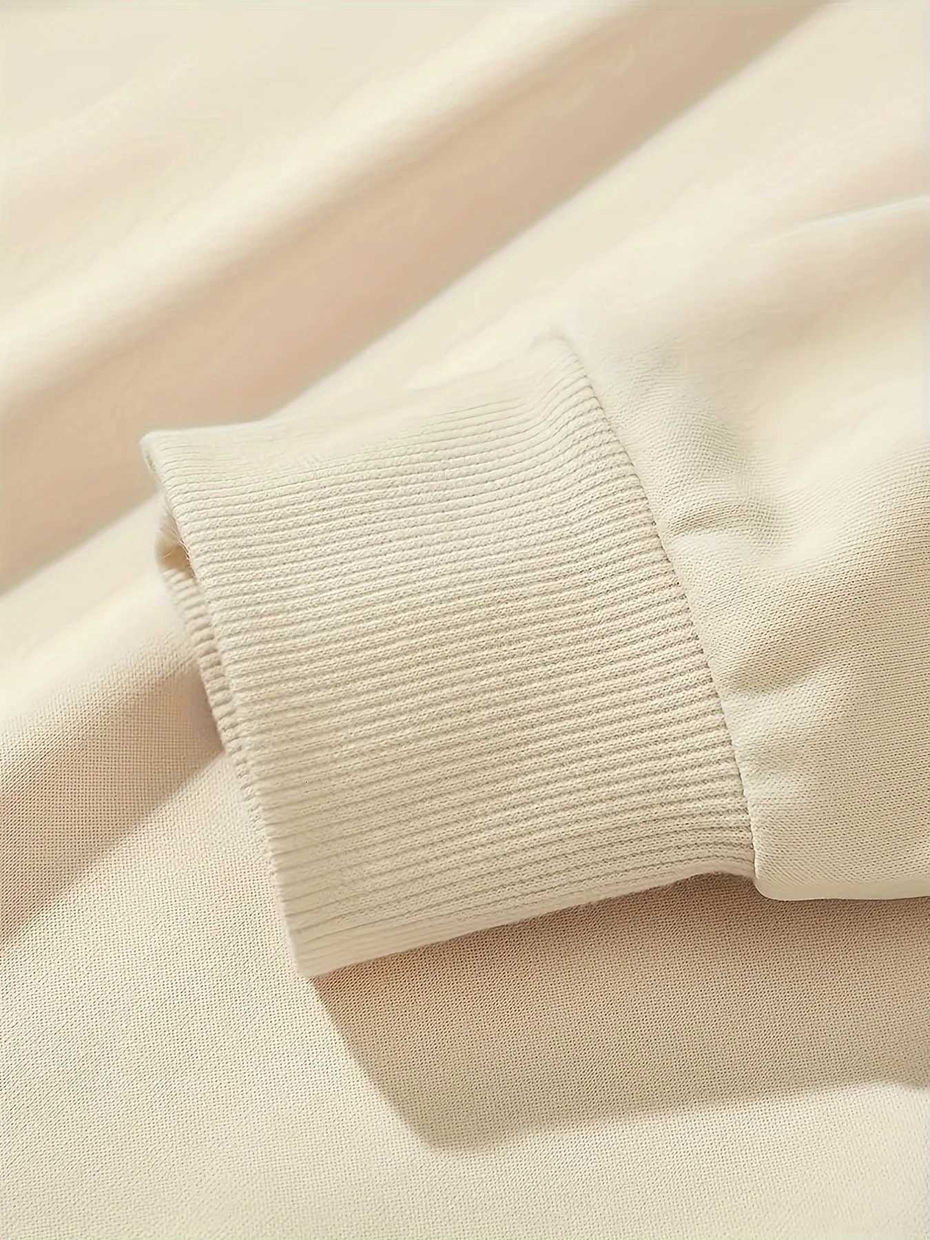 Mens autumn and winter thick velvet warm and fashionable casual loose Paris print round neck long sleeved pullover W251106