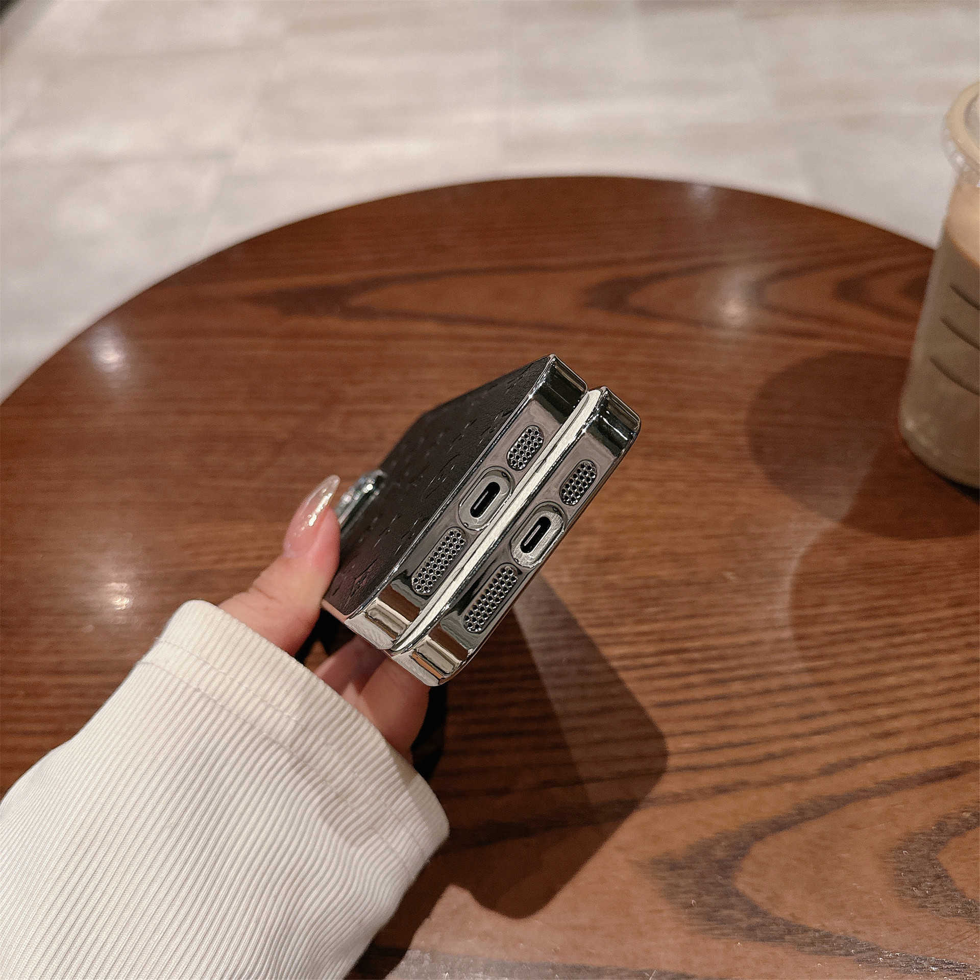 Electroplated Compatible iPhone 17 Case 15 Case Flowing Light Embossed XS Luxury Full Coverage 1314 Protective Case J251202