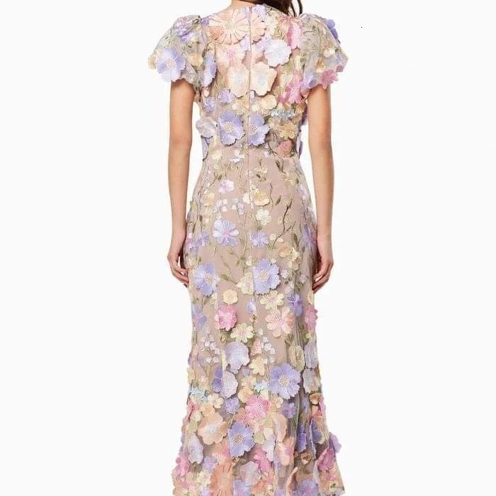 2025 Spring New Light Luxury Round Neck Embroidered Three Dimensional Flower Bubble Sleeve Mid Length Dress with Hip Wrapping Skirt