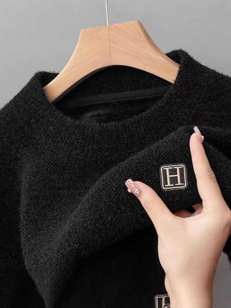 One-piece plush high-end round-neck sweater for men - thickly padded for warmth. Knitted snow nylon shirt with a pullover design as a base layer to we