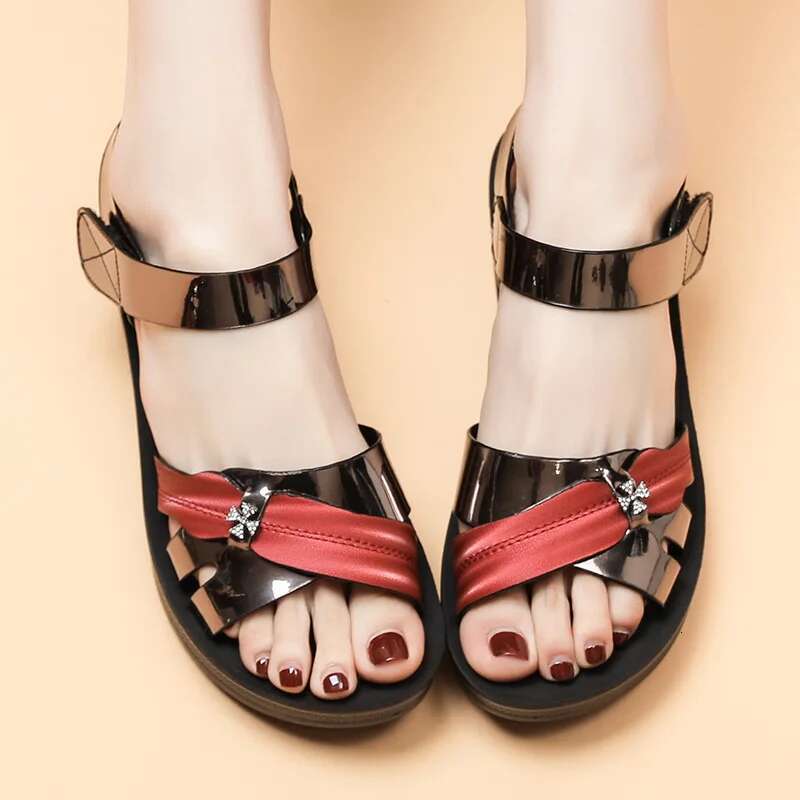 2025 Summer New Flat Shoes Women's Leather Casual Thick Bottom Designer Fashion Open toed Sandals Women's Slippers Beach Shoes