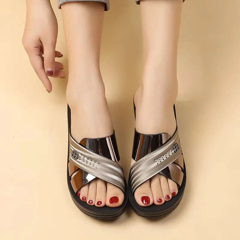 2025 Summer New Leather Slope Heel Designer Fashion Sandals, Slippers, Open toed Low heeled Women's Beach Casual Shoes