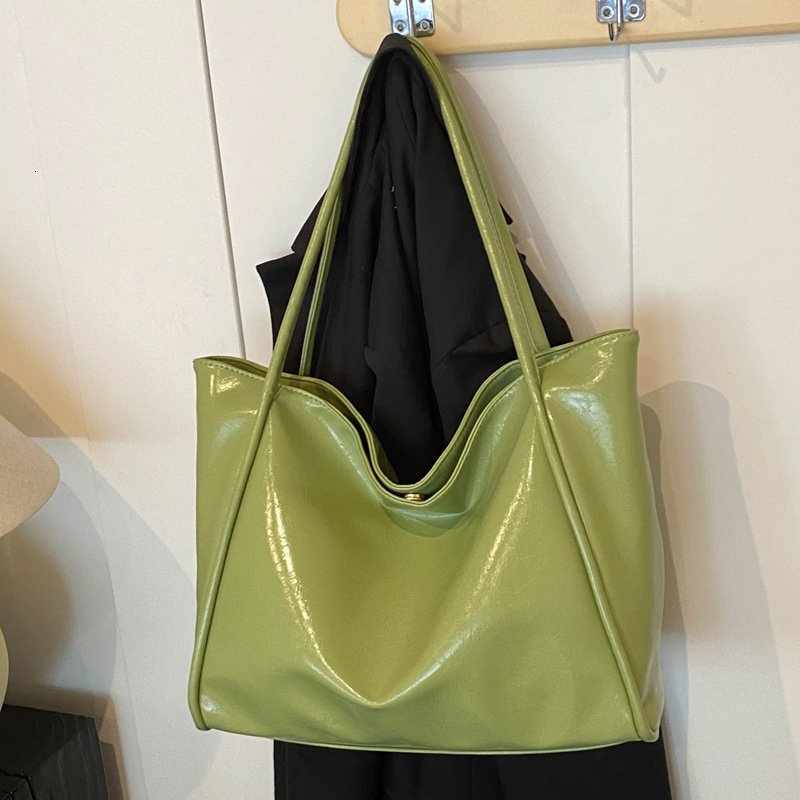 2025S Designer Women S Bag Commuter Tote For Women New Large Capacity Single Shoulder Work Handheld Fashion Big Bag