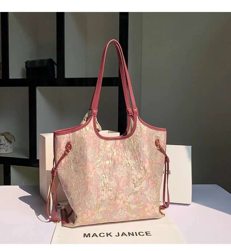 Design High Quality Large Capacity Tote Fashion Embroidery Bucket Women Handbag Shoulder Underarm Bag Lady Purse