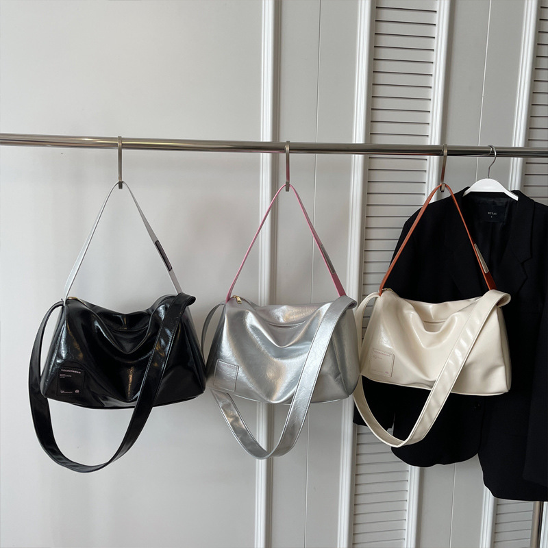 2025S Designer Women S Bag Bag For Women Short Distance Travel Shoulder New Fashion Sense Women S Large Capacity Simple Crossbody Bag