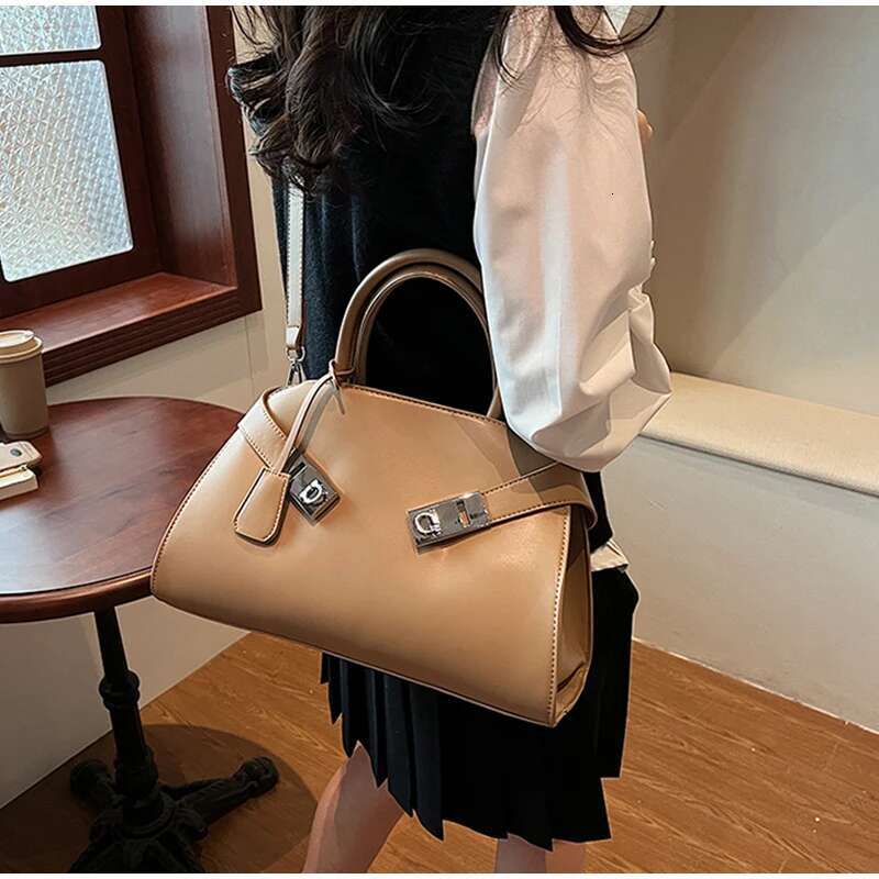 Brand Women's Leather Shoulder Fashion Solid Pu Shell Metal Buckle Design Niche Handbag Ladies Crossbody Bag 2025