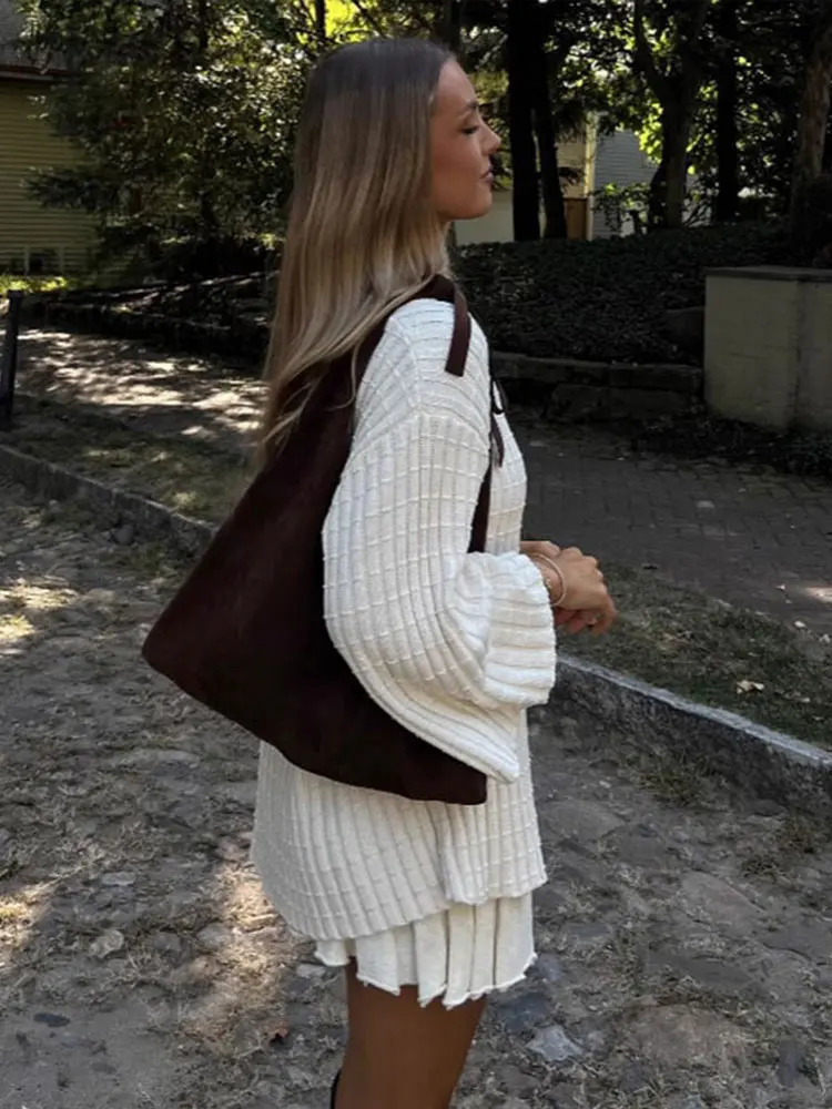 Knitted mini skirt set womens 2-piece flame sleeve sweater A-line skirt pleated elegant womens full matching set for spring 250402