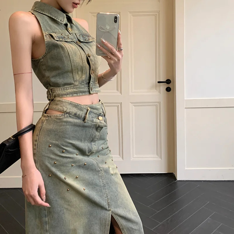 DEAT denim two-piece set womens suspender lapel vest fashionable wrap hip A-line high waist split short sleeved womens 33A3824 250402
