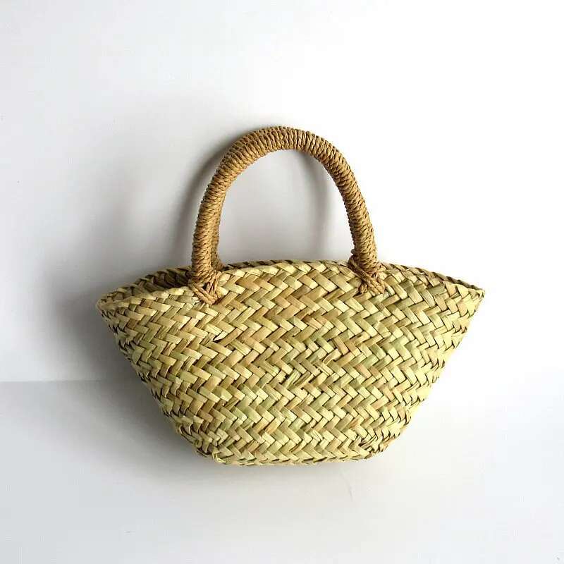 2025 New triangular grass Oblique weave handbag straw children's basket pastoral style small photo decoration bag