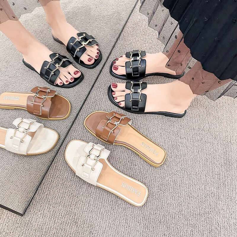2025 New European and American Style Designer Summer Fashion Outward Flat Casual Horse Buckle Temperament A Slipper Women's Trendy Sandals1