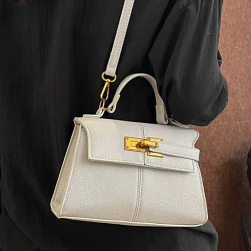 High-end Gold Lock Luxury Handbag Jw New Trapezoidal Messenger Bag Unique Design Brand Commuting Fashion Women Crossbody BagW251106