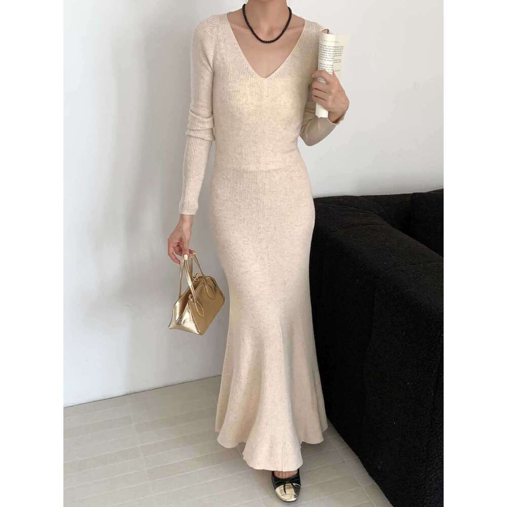 Jia Zhi Winter Inner Wear Companion V-Neck Wool Mermaid Knitted Women's High-End Dress B8516