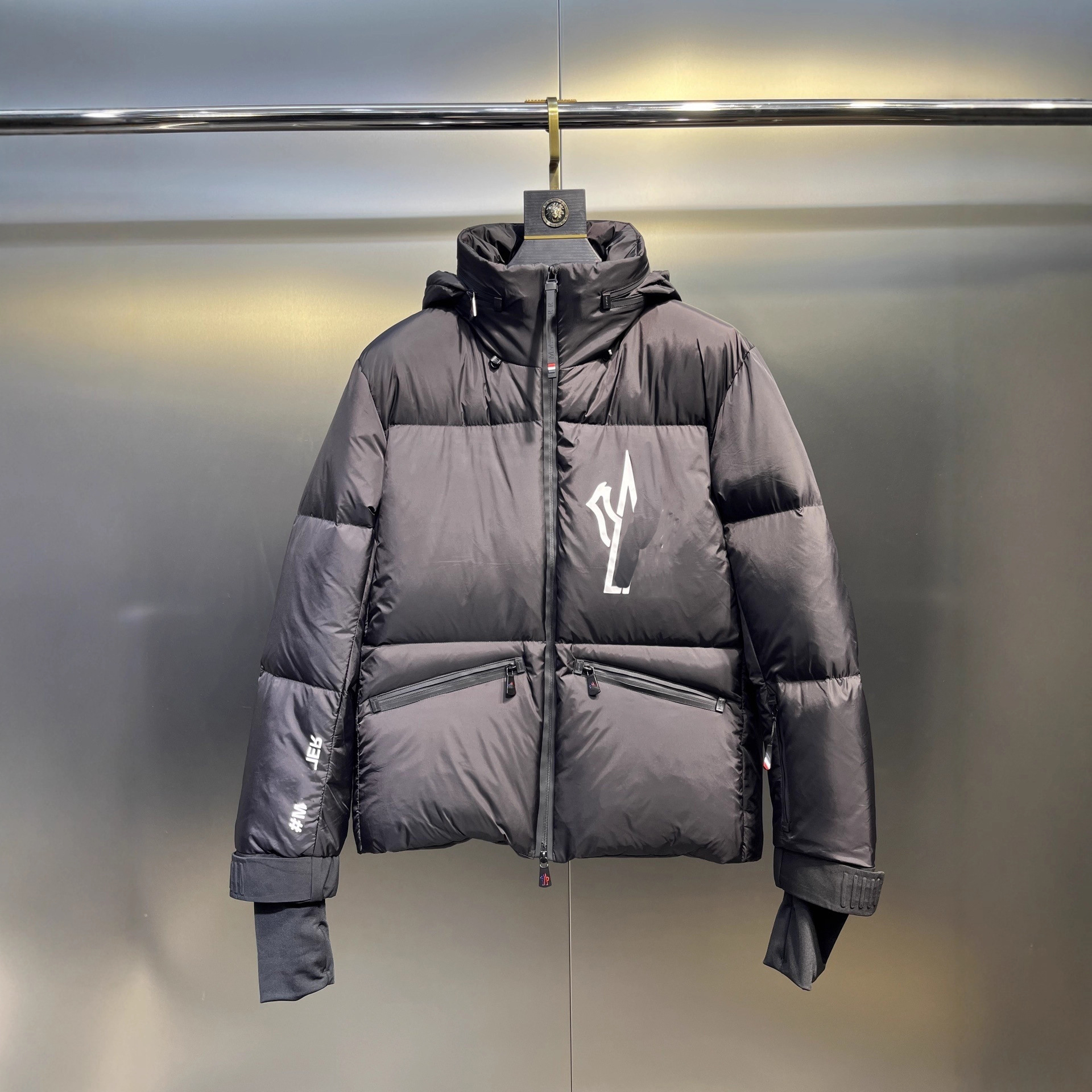 Designer Men's Designer winter puffer jacket NFC Arm puffer jacket unisex short hooded thick white duck down warm jacket fashionable