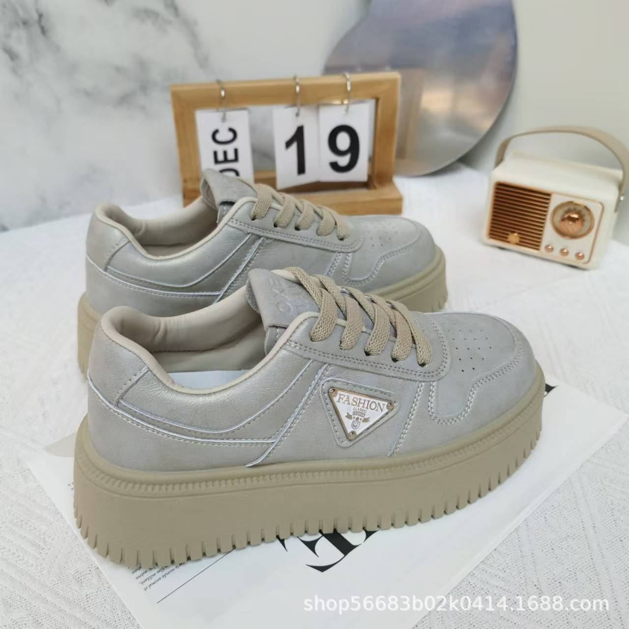 designer shoes new Women's thick-soled white sneakers versatile skateboard shoes, fashionable height-increasing casual shoes