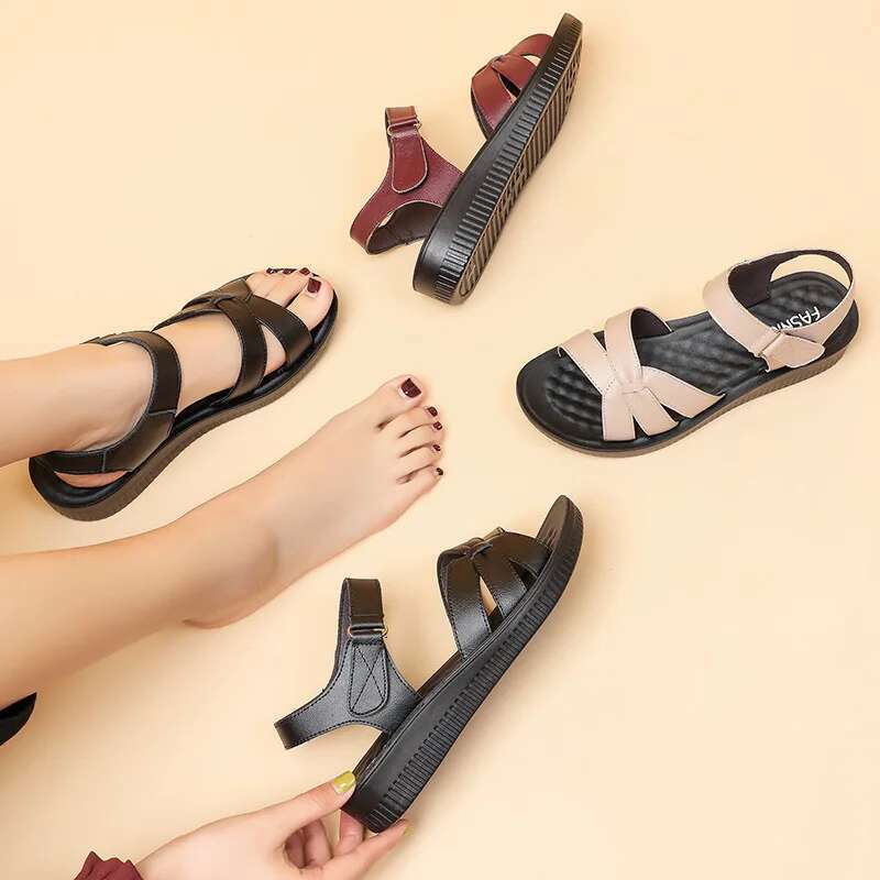 2025 Summer New Leather Soft Bottom Flat Bottom Women's Casual Designer Fashion Sandals Comfortable Non slip Mother Shoes