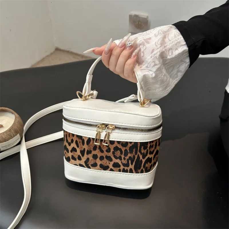 Fashionable Crossbody Bag For Women Inspired By Luxury Brands With Leather And Classic DesignW251106