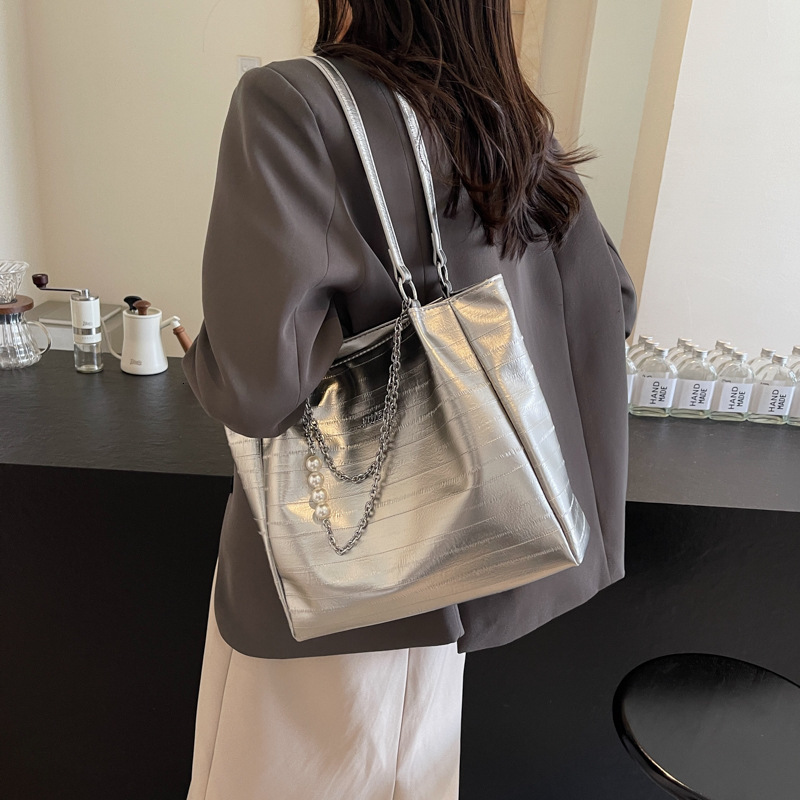 2025S Designer Women S Bag High End Large Capacity Women In New Fashion And Leisure Single Shoulder Tote College Students Commuting Bag For Classes