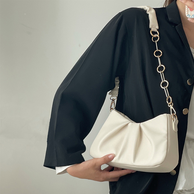 2025S New Model Designer Women S French Chain Armpit Ins High End Sense Niche Solid Color Versatile Cloud Pleated Shoulder Bag Totebag