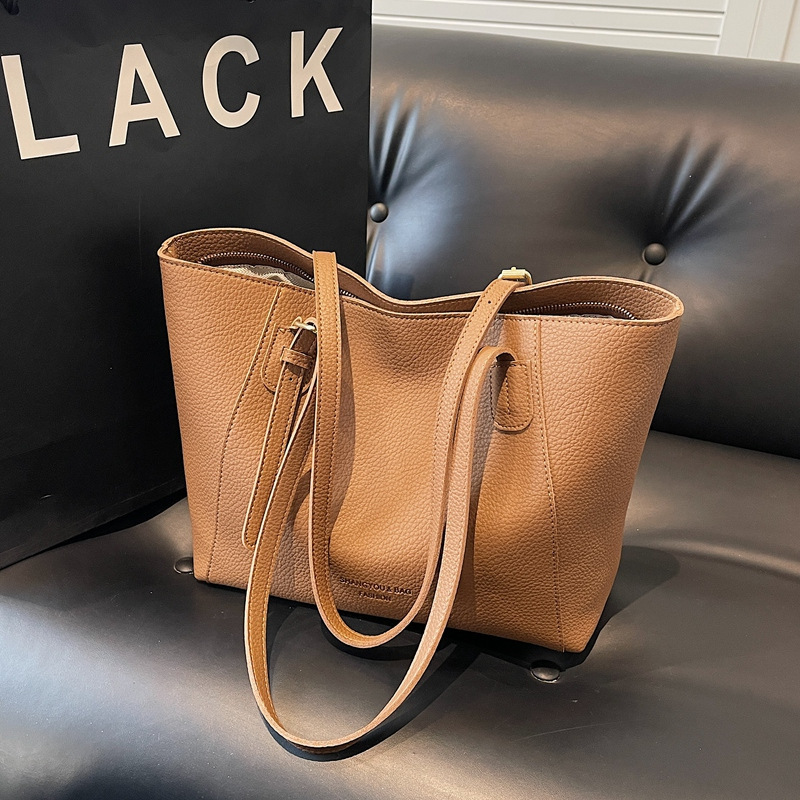 New fashion bag women's large capacity soft surface women's bag foreign texture small public Tote shoulder bag 2025s hot
