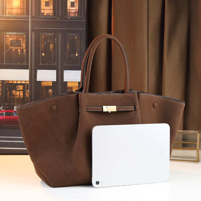 Autumn And Winter Frosted Texture Wing Large Capacity Women's Commuting Shoulder Bag, High-End Feel Handheld Armpit Bag