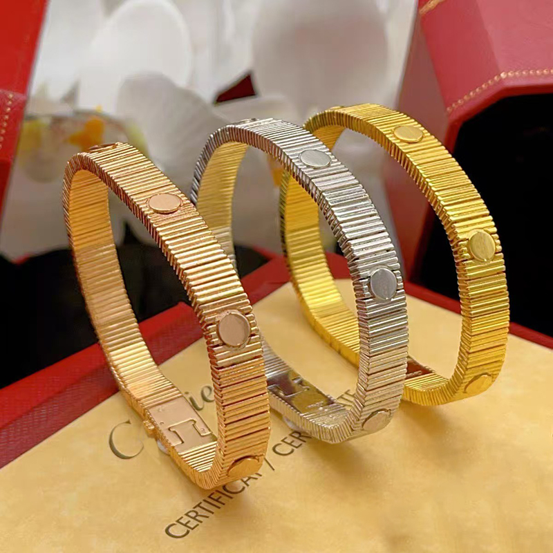 Luxurys designers Bracelets limit Bangle titanium steel buckle bracelet for women fashion classic and versatile light niche hand jewelry