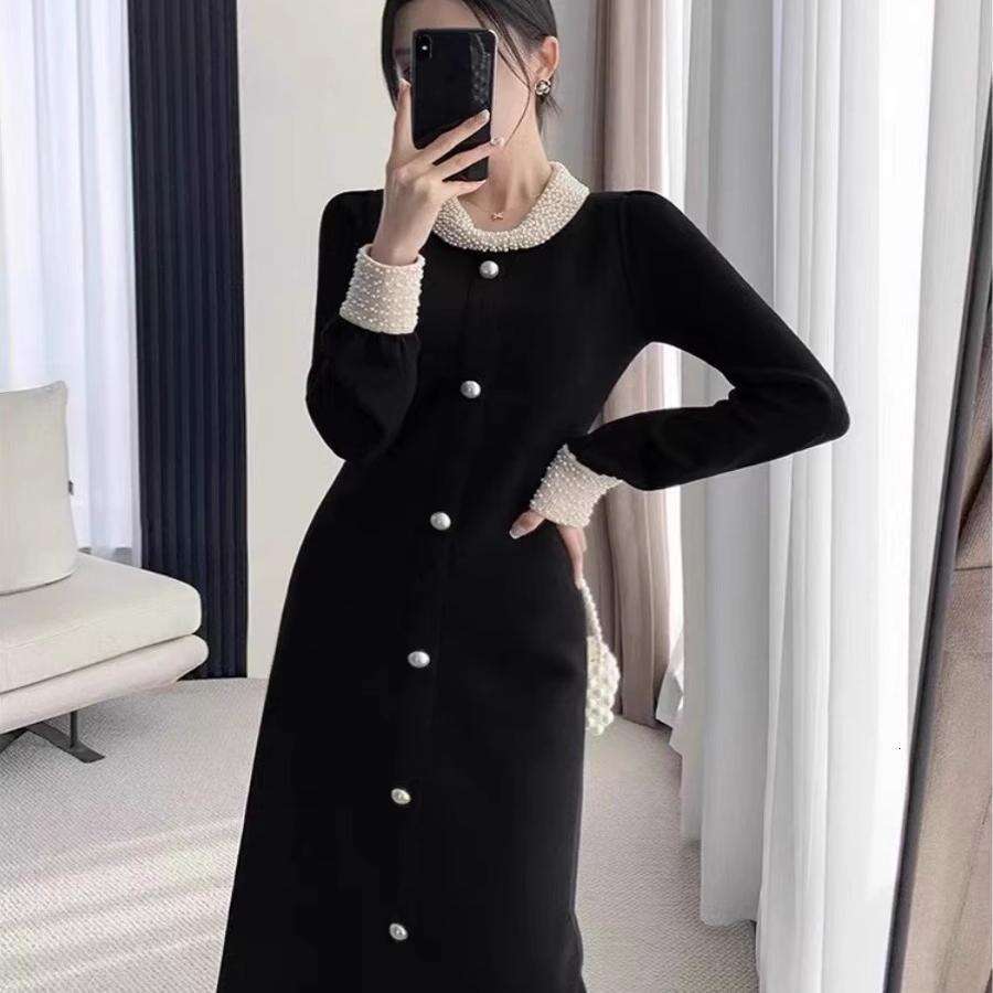 European Station Hepburn Style Long Little Black Elegant and Professional Socialite Atmosphere Knitted Dress 2025 Autumn Winter New Model