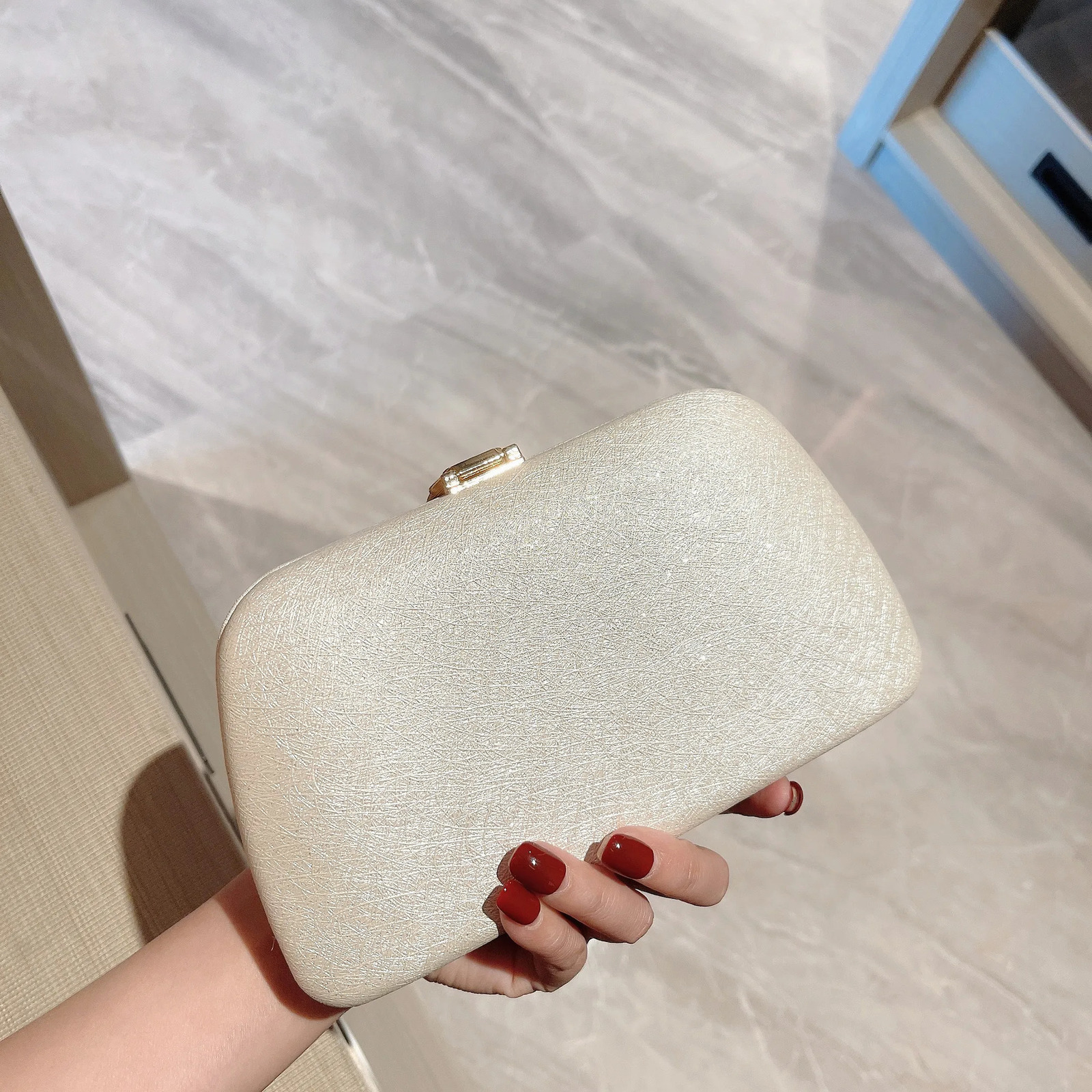 Womens fashion classic leaf buckle box dinner bag clutch party bag annual party bag reception handbag chain bag wedding mini bag 250402