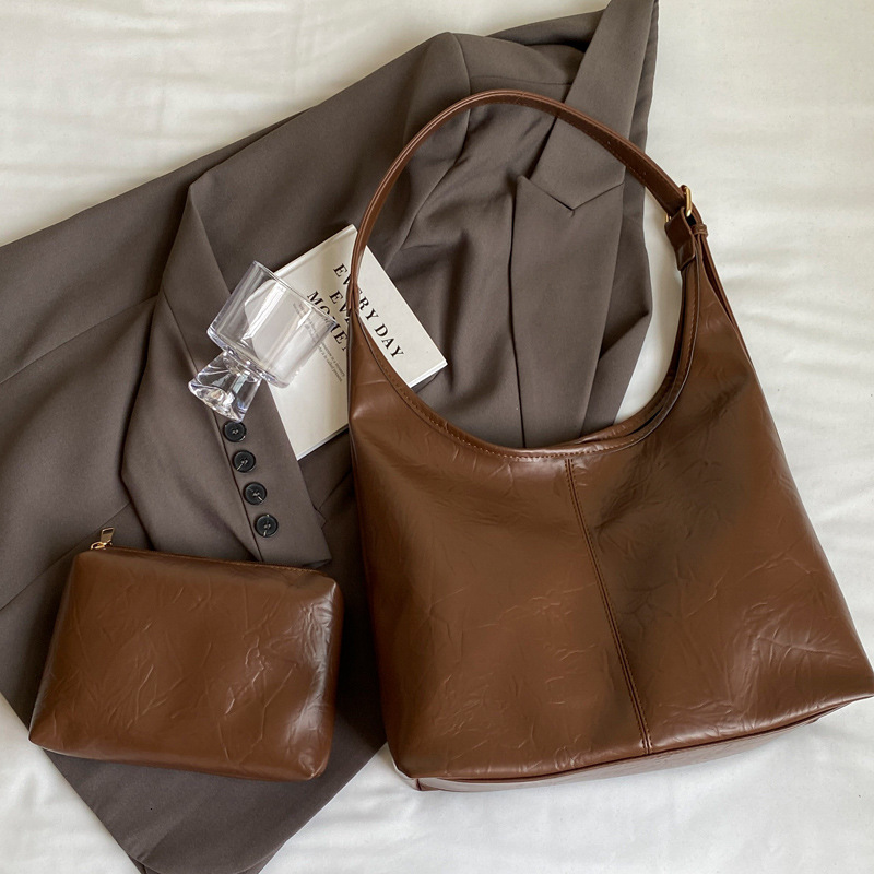 2025S Designer Women S Bag Single Shoulder Tote Summer New Trend Fashion Versatile Casual Commuting Underarm Bag