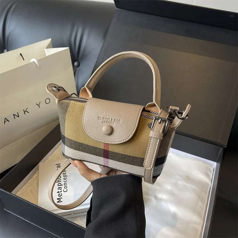 2025 free shipping designer shoulder bags Teddy plush bag casual flap grid Small square package for woman white black messenger bag