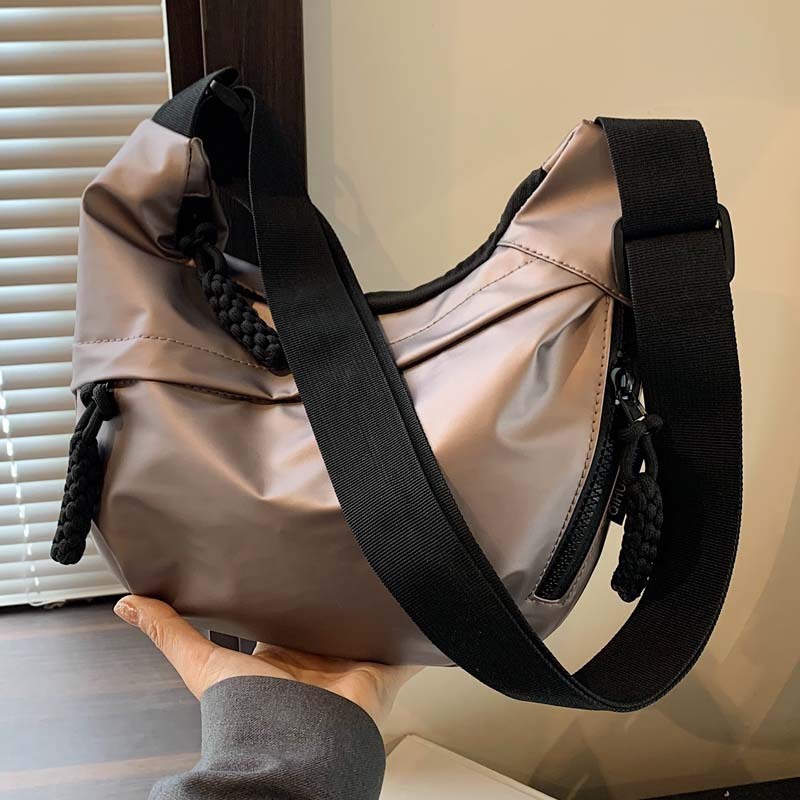 2025S Designer Women S Bag Workwear Style Women S Shoulder Oxford Cloth Ins Canvas Street Large Capacity Artistic Leisure Travel Dumpling Bag