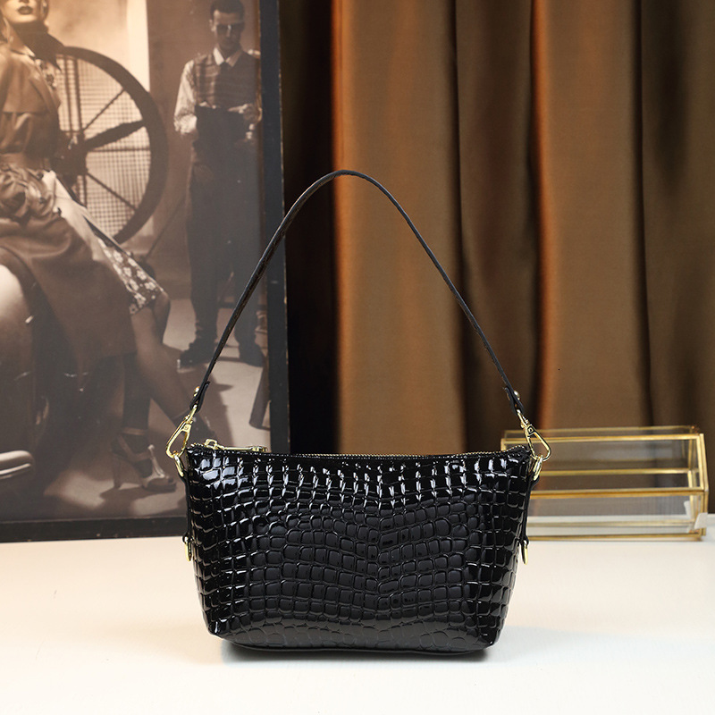 New Versatile Armpit With Color Changing, Fashionable And Atmospheric Style, Carrying Crossbody Bag 1025 24-8-13