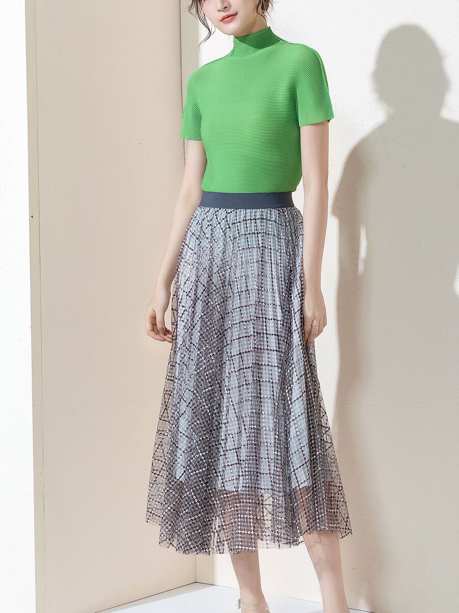 dongdumaoyi Miyake Half Top for Women 2024 Summer Round Neck New Short Sleeve Solid Color Folded Loose Versatile Style T