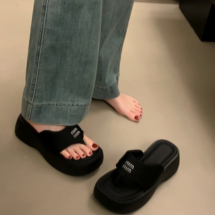 designer shoes 2025 new Women's summer outdoor thick-soled flip-flop sandals match with skirts height increasing black beach slipper sandals