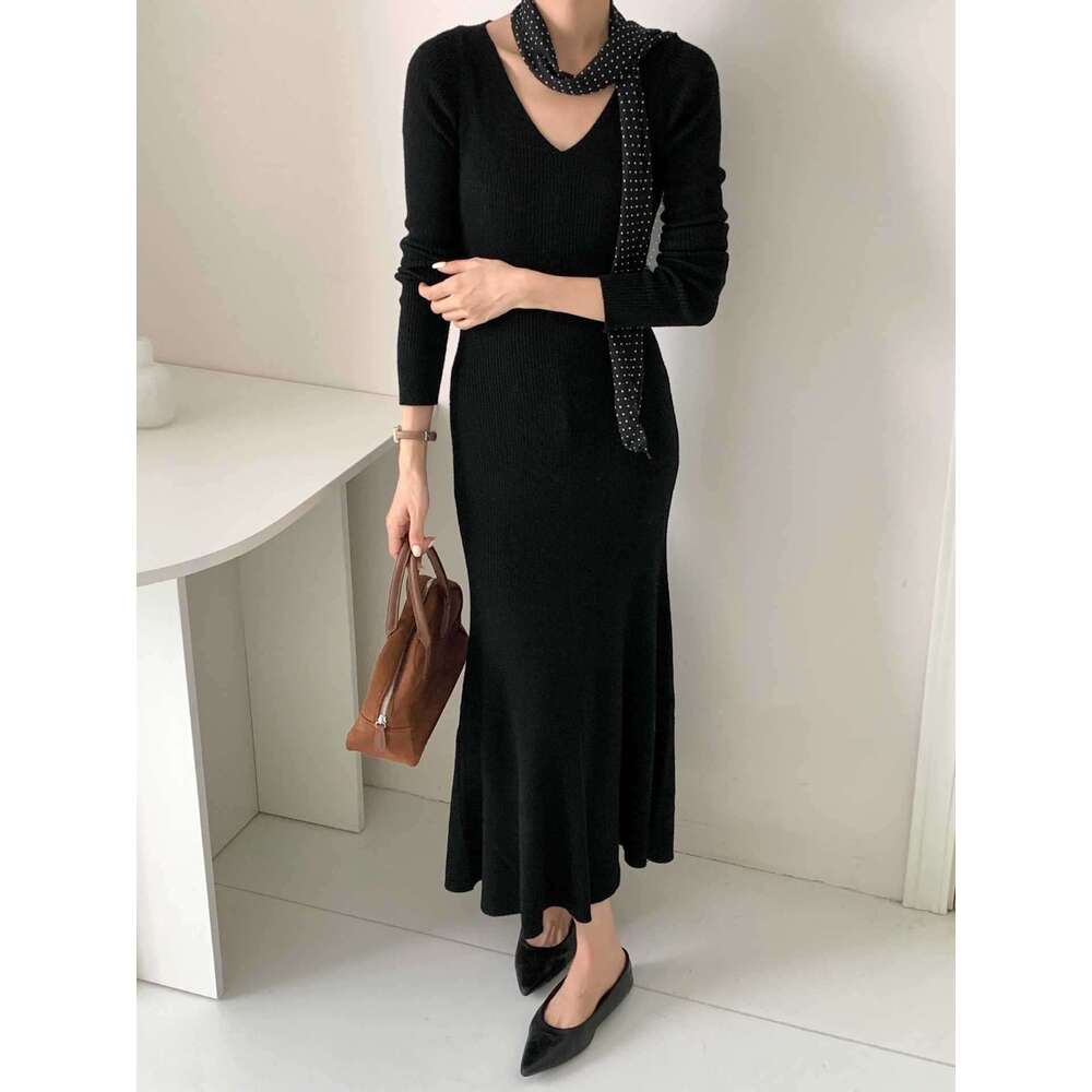 Jia Zhi Winter Inner Wear Companion V-Neck Wool Mermaid Knitted Women's High-End Dress B8516